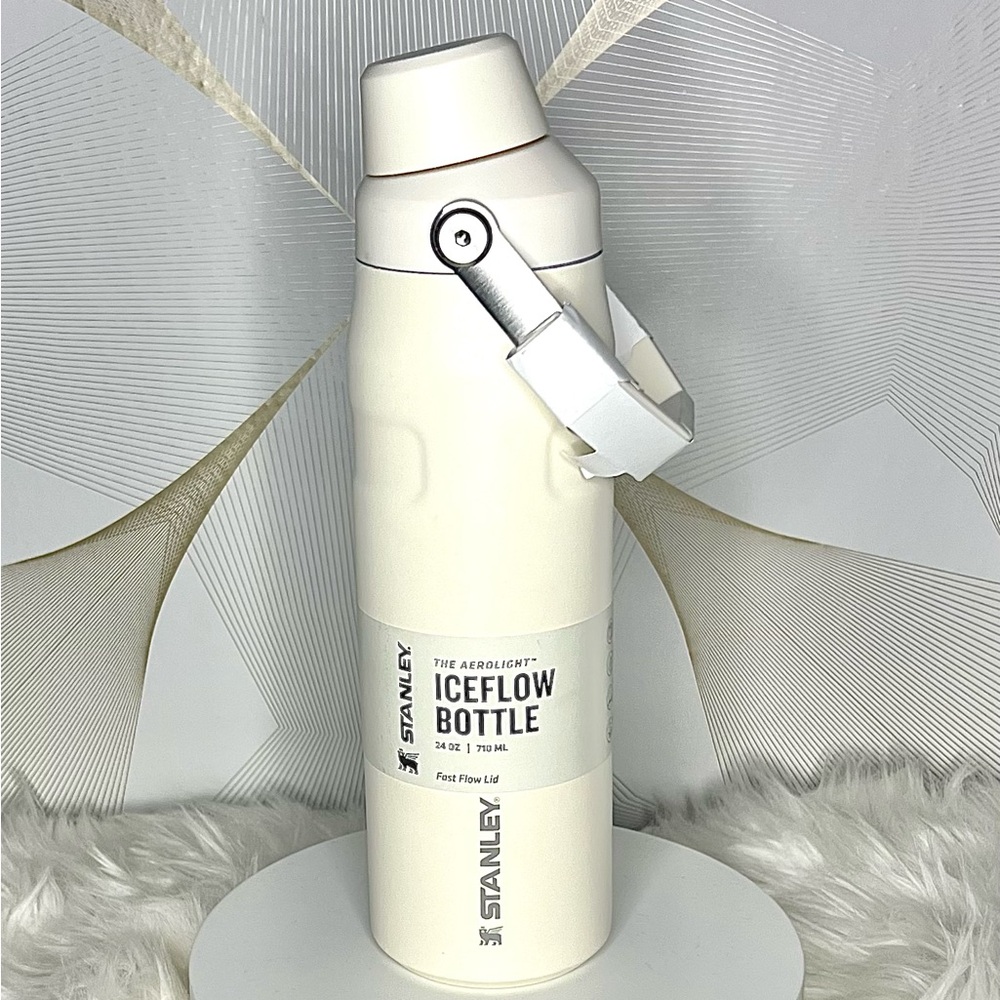 Authentic Stanley The Aerolight Iceflow 24oz Cream Shimmer NWT